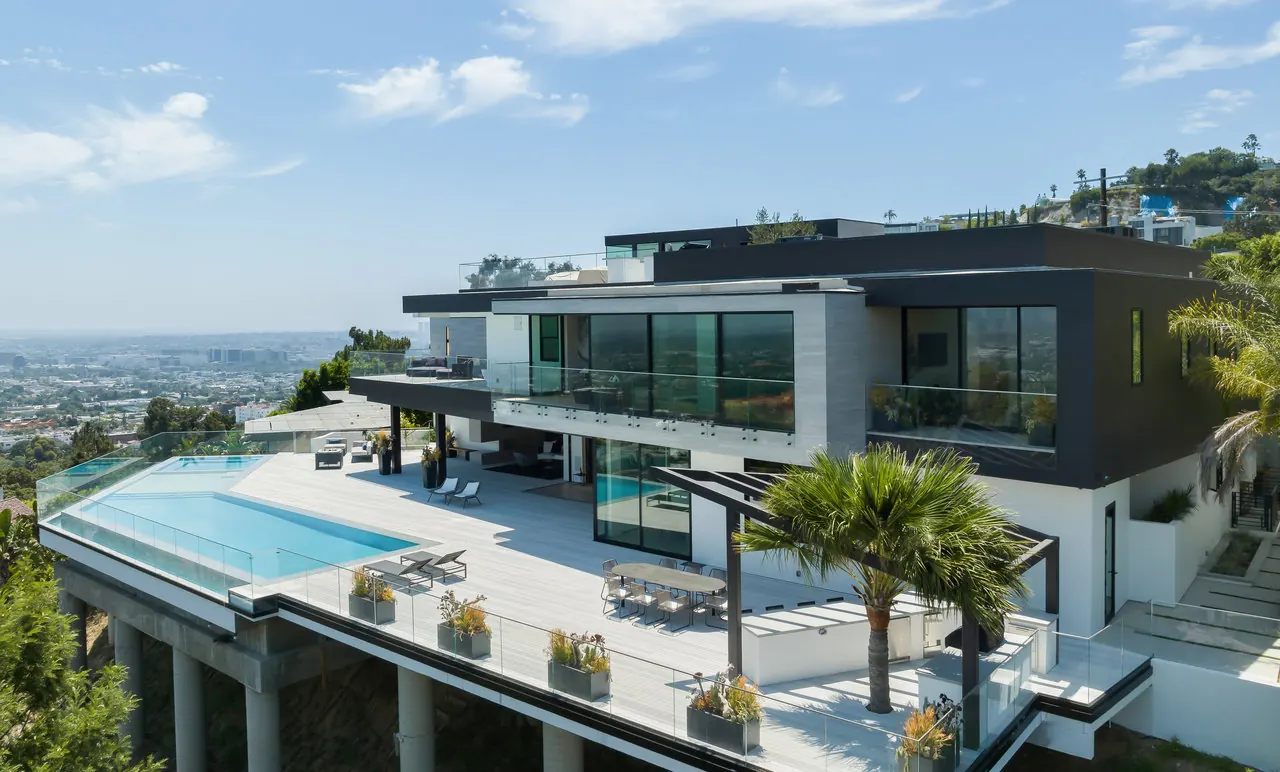 Laurel View Residence by Valley Vista Builders in the Hollywood Hills, with glass walls and an infinity-edge pool on a terrace above the city